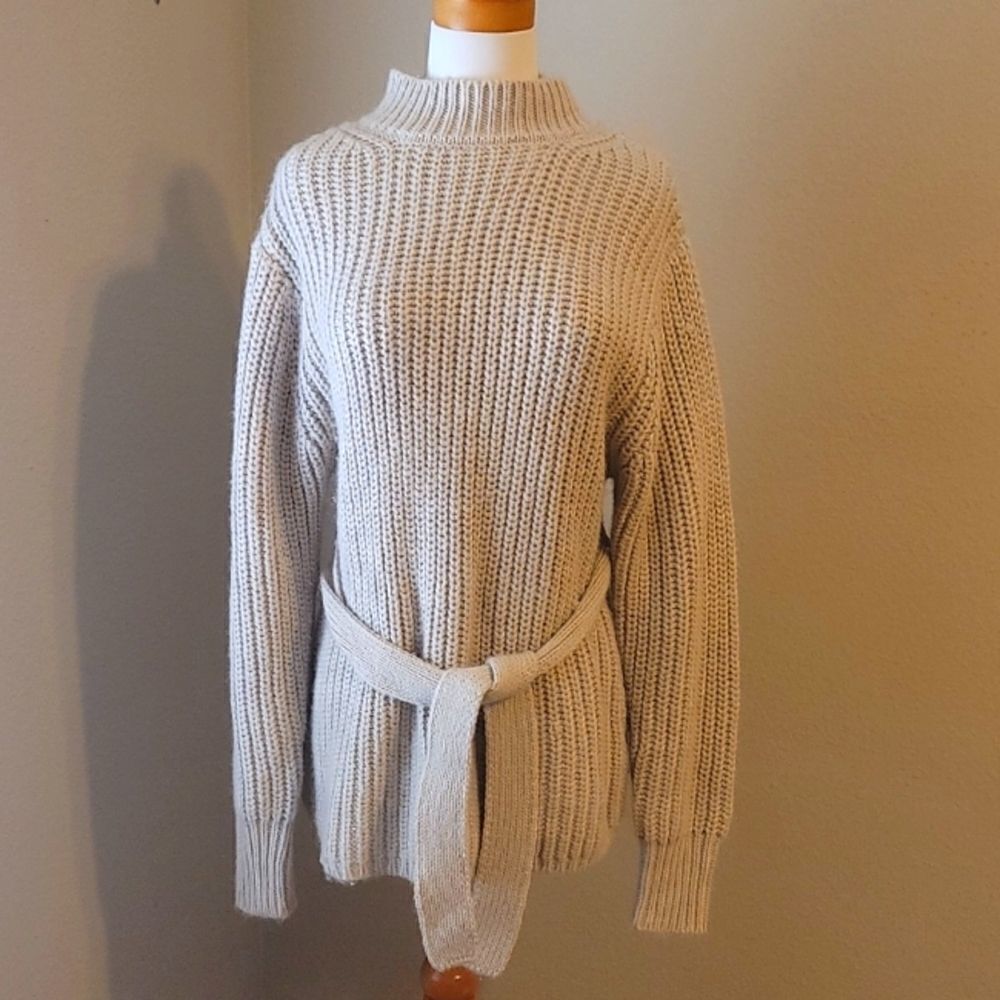 Zara knit sweater size small.